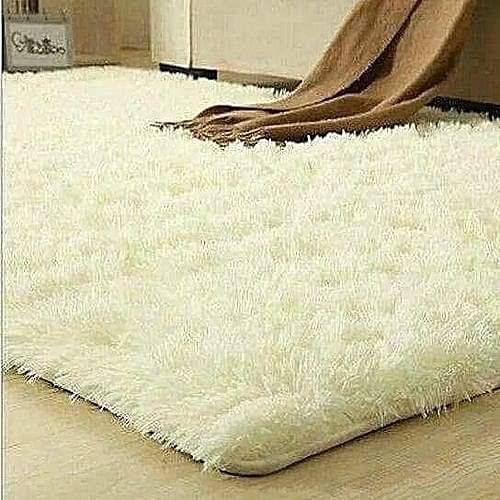 fluffy-carpets-easy-to-clean-white