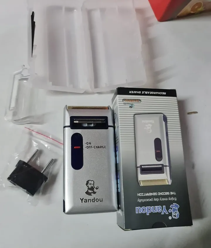 2-in-1-portable-rechargeable-shaver-and-smoother-silver